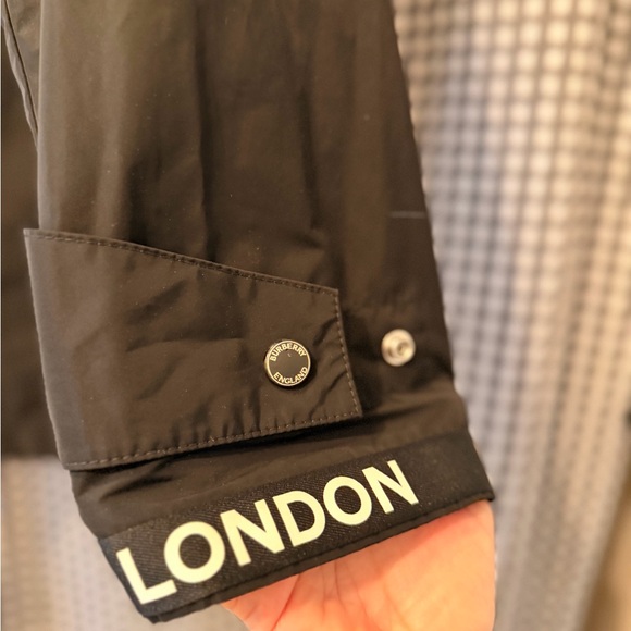 Burberry Nylon Raincoat EUC- US Size 14 OFFERS ACCEPTED - Picture 8 of 12